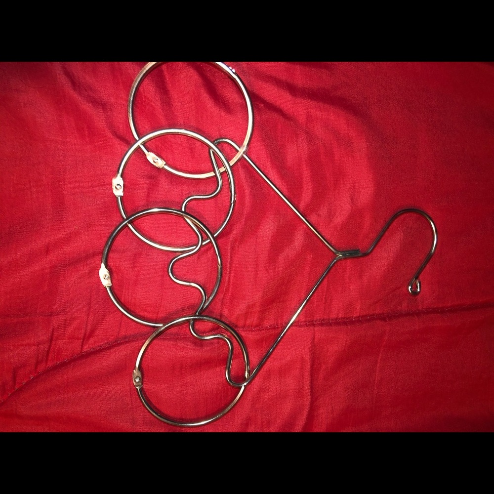 Scarf/ scarf hanger